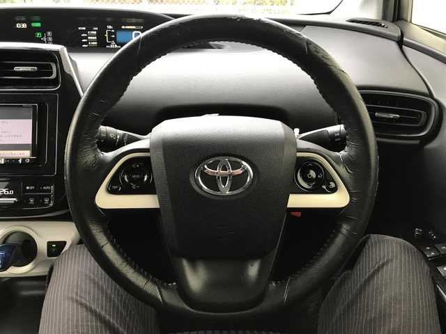 トヨタ プリウス S 千葉県 2016(平28)年 14.8万km スーパーホワイトⅡ (株)IDOMが運営する【じしゃロン柏店】の自社ローン対象車両になります。こちらは現金ご利用時の価格です。/自社ローンご希望の方は別途その旨お申付け下さい。い//禁煙車/社外ワンセグナビ/（CD/DVD/AM/FMラジオ）/(Bluetooth)/スマートキー/プッシュスタート/バックカメラ/ＥＴＣ/ステアリングリモコン/電動格納ドアミラー/パワーウインドウ/オートライト/防眩ミラー