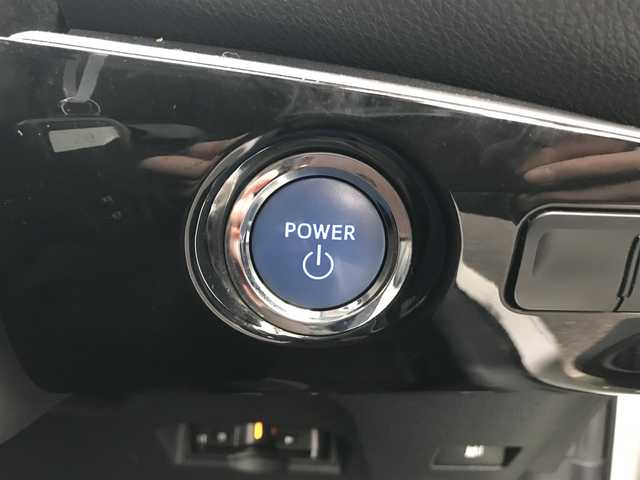 トヨタ プリウス S 千葉県 2016(平28)年 14.8万km スーパーホワイトⅡ (株)IDOMが運営する【じしゃロン柏店】の自社ローン対象車両になります。こちらは現金ご利用時の価格です。/自社ローンご希望の方は別途その旨お申付け下さい。い//禁煙車/社外ワンセグナビ/（CD/DVD/AM/FMラジオ）/(Bluetooth)/スマートキー/プッシュスタート/バックカメラ/ＥＴＣ/ステアリングリモコン/電動格納ドアミラー/パワーウインドウ/オートライト/防眩ミラー