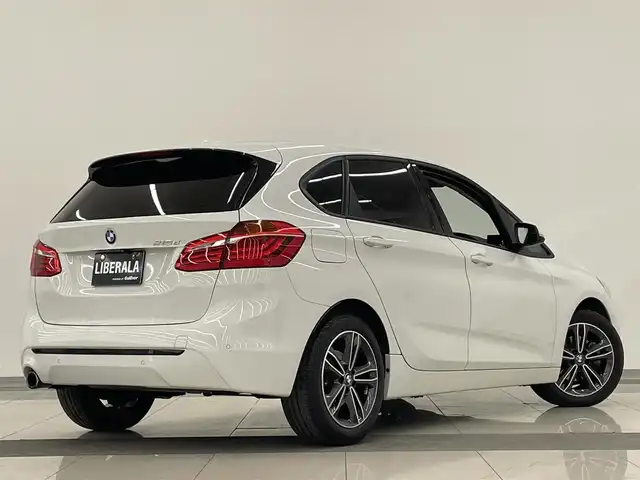 ＢＭＷ ２１８ｄ アクティブツアラー スポーツ 岡山県 2019(令1)年 5万km アルピンホワイトⅢ 純正ナビ/Bluetooth/USB/バックカメラ/ミラー一体型ETC/BMWアシスタンス/SOSコール/スピードリミッターレーダ/ドライブレコーダー/オートA/C/オートライト/レインセンサー/パワーテールゲート/シートヒーター/アームレスト/パーキングアシスト/LEDヘッドライト/PDC（F/R）