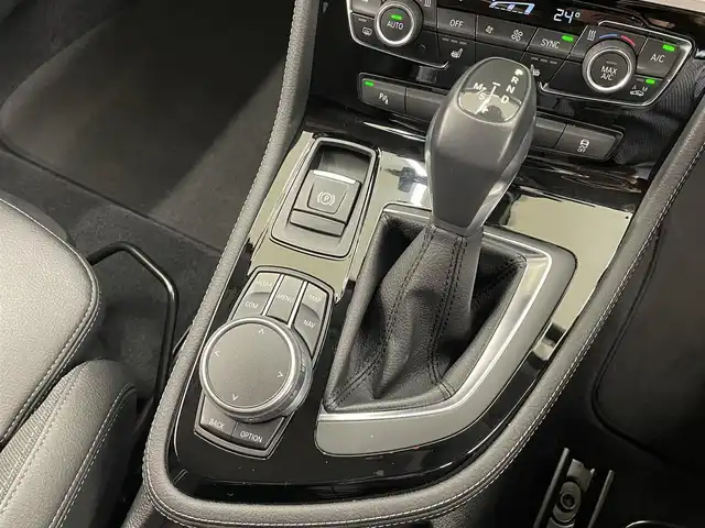 ＢＭＷ ２１８ｄ アクティブツアラー スポーツ 岡山県 2019(令1)年 5万km アルピンホワイトⅢ 純正ナビ/Bluetooth/USB/バックカメラ/ミラー一体型ETC/BMWアシスタンス/SOSコール/スピードリミッターレーダ/ドライブレコーダー/オートA/C/オートライト/レインセンサー/パワーテールゲート/シートヒーター/アームレスト/パーキングアシスト/LEDヘッドライト/PDC（F/R）