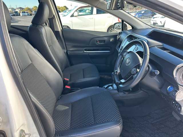 トヨタ アクア クロスオーバー 千葉県 2018(平30)年 10.7万km ホワイトパールクリスタルシャイン １オーナー　９型ナビＮＳＺＴ－Ｙ６６Ｔ　バックカメラ　ＥＴＣ　ドラレコ　Ｂｔ　フルセグ　ハーフレザーシート　レーンアシスト　オートライト　ＬＥＤライト　１６インチＡＷ　コーナーセンサー 衝突被害軽減