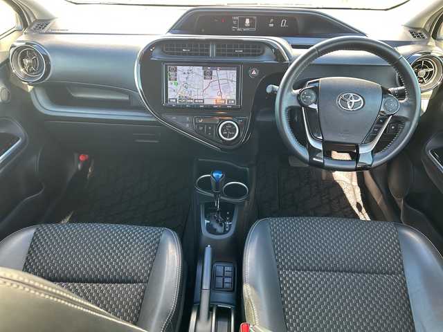 トヨタ アクア クロスオーバー 千葉県 2018(平30)年 10.7万km ホワイトパールクリスタルシャイン １オーナー　９型ナビＮＳＺＴ－Ｙ６６Ｔ　バックカメラ　ＥＴＣ　ドラレコ　Ｂｔ　フルセグ　ハーフレザーシート　レーンアシスト　オートライト　ＬＥＤライト　１６インチＡＷ　コーナーセンサー 衝突被害軽減