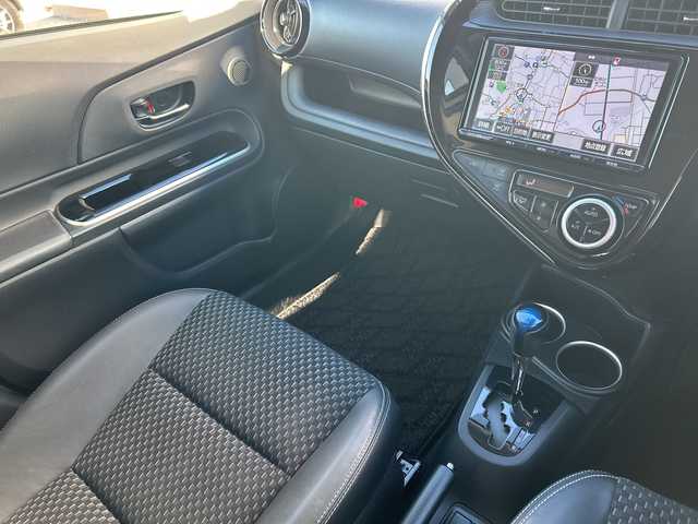 トヨタ アクア クロスオーバー 千葉県 2018(平30)年 10.7万km ホワイトパールクリスタルシャイン １オーナー　９型ナビＮＳＺＴ－Ｙ６６Ｔ　バックカメラ　ＥＴＣ　ドラレコ　Ｂｔ　フルセグ　ハーフレザーシート　レーンアシスト　オートライト　ＬＥＤライト　１６インチＡＷ　コーナーセンサー 衝突被害軽減