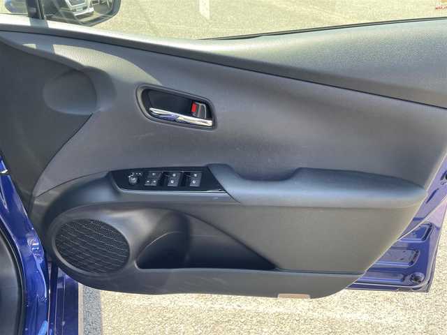 トヨタ プリウス S ツーリングセレクション 神奈川県 2016(平28)年 5.9万km 青