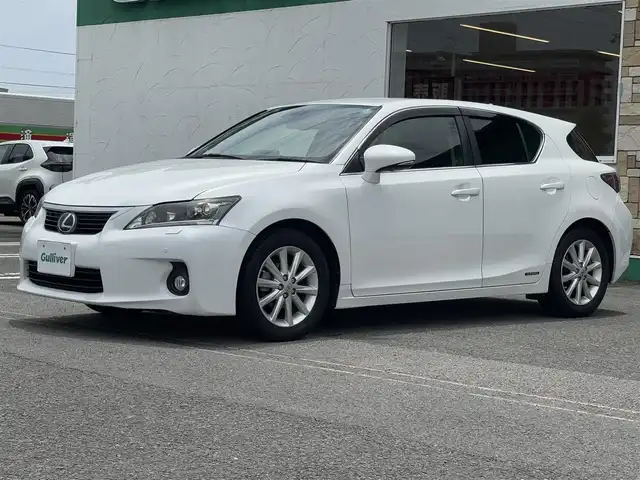 レクサス ＣＴ 200h バージョンC 徳島県 2012(平24)年 9.5万km ホワイトパールクリスタルシャイン メーカーナビ/(AM.FM.CD.DVD.BT.HDD.フルセグ)/バックカメラ/シートヒーター/ＬＥＤヘッドライト/クリアランスソナー/純正アルミ/純正フロアマット/オートライト/クルーズコントロール/パドルシフト/オートエアコン/スマートキー