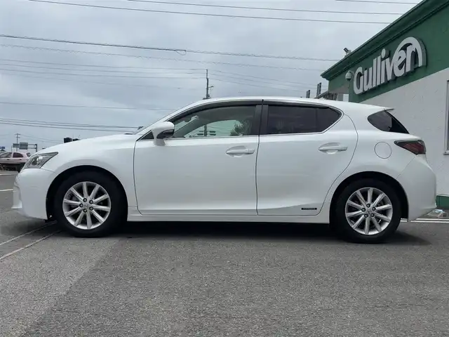 レクサス ＣＴ 200h バージョンC 徳島県 2012(平24)年 9.5万km ホワイトパールクリスタルシャイン メーカーナビ/(AM.FM.CD.DVD.BT.HDD.フルセグ)/バックカメラ/シートヒーター/ＬＥＤヘッドライト/クリアランスソナー/純正アルミ/純正フロアマット/オートライト/クルーズコントロール/パドルシフト/オートエアコン/スマートキー