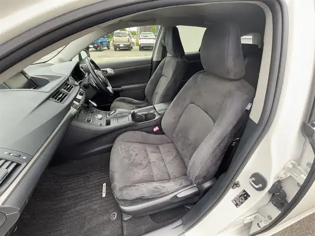 レクサス ＣＴ 200h バージョンC 徳島県 2012(平24)年 9.5万km ホワイトパールクリスタルシャイン メーカーナビ/(AM.FM.CD.DVD.BT.HDD.フルセグ)/バックカメラ/シートヒーター/ＬＥＤヘッドライト/クリアランスソナー/純正アルミ/純正フロアマット/オートライト/クルーズコントロール/パドルシフト/オートエアコン/スマートキー
