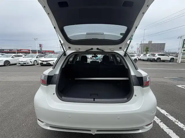 レクサス ＣＴ 200h バージョンC 徳島県 2012(平24)年 9.5万km ホワイトパールクリスタルシャイン メーカーナビ/(AM.FM.CD.DVD.BT.HDD.フルセグ)/バックカメラ/シートヒーター/ＬＥＤヘッドライト/クリアランスソナー/純正アルミ/純正フロアマット/オートライト/クルーズコントロール/パドルシフト/オートエアコン/スマートキー