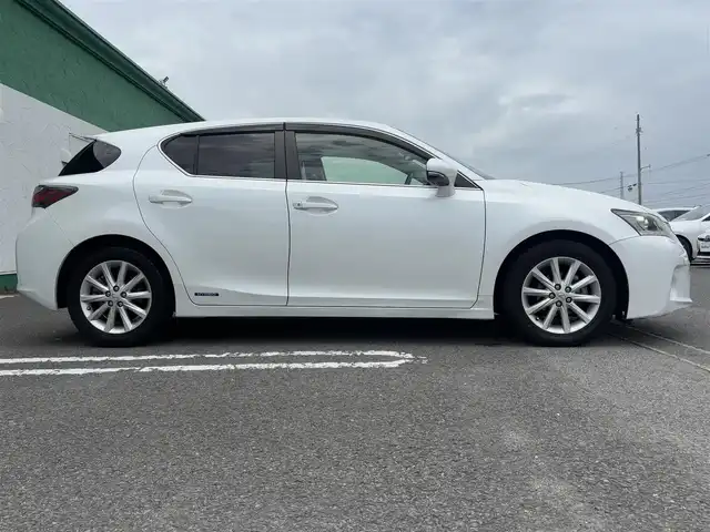 レクサス ＣＴ 200h バージョンC 徳島県 2012(平24)年 9.5万km ホワイトパールクリスタルシャイン メーカーナビ/(AM.FM.CD.DVD.BT.HDD.フルセグ)/バックカメラ/シートヒーター/ＬＥＤヘッドライト/クリアランスソナー/純正アルミ/純正フロアマット/オートライト/クルーズコントロール/パドルシフト/オートエアコン/スマートキー