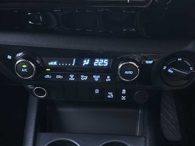 トヨタ ハイラックス Z 沖縄県 2021(令3)年 5.6万km オキサイドブロンズM 純正ナビ　/　（ＡＭ／ＦＭ／ＣＤ／ＢＴ）/フルセグTV/バックモニター/クルコン　/レーンキープ　/ダウンヒルアシスト　/パーキングアシスト　/純正フロアマット　/衝突軽減機能　/アイドリングストップ　/プッシュスタート/純正17インチAW