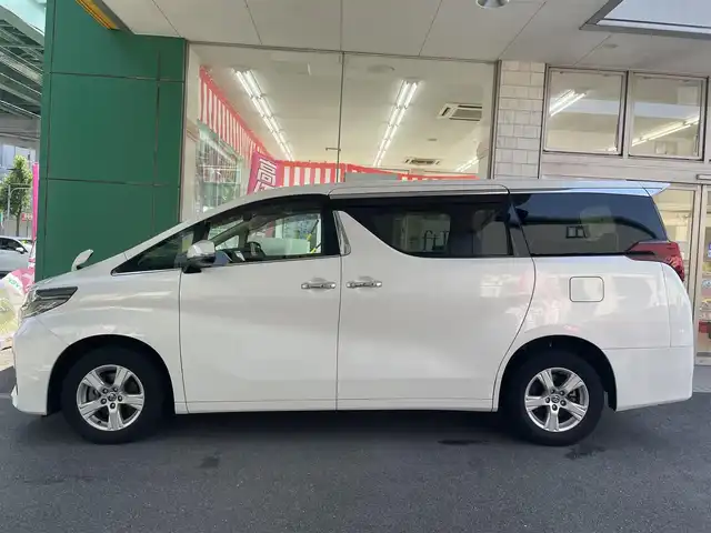 トヨタ アルファードハイブリット X 愛知県 2022(令4)年 4.6万km ホワイトパールクリスタルシャイン ワンオーナー/４WD/両側パワースライドドア/純正9型ディスプレイナビ/・Bluetooth／地デジTV／Miracast/バックカメラ/デジタルインナーミラー〈MOP〉/Toyota Safety Sense/・プリクラッシュセーフティ/・レーントレーシングアシスト/・オートマチックハイビーム/・ロードサインアシスト/・レーダークルーズコントロール（全車速追従機能付）/・先行車発進告知機能/ブラインドスポットモニター〈MOP〉/クリアランスソナー/LEDヘッドライト/社外キルティング調シートカバー/前後ドライブレコーダー（DC-DR652）/純正16インチAW〈スペアタイヤ有〉