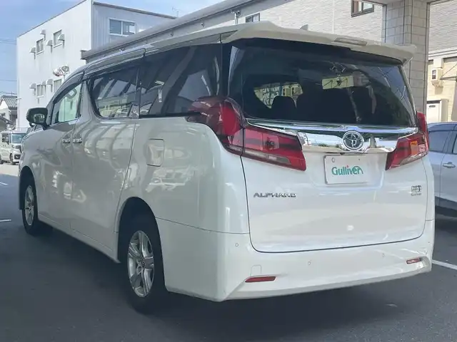 トヨタ アルファードハイブリット X 愛知県 2022(令4)年 4.6万km ホワイトパールクリスタルシャイン ワンオーナー/４WD/両側パワースライドドア/純正9型ディスプレイナビ/・Bluetooth／地デジTV／Miracast/バックカメラ/デジタルインナーミラー〈MOP〉/Toyota Safety Sense/・プリクラッシュセーフティ/・レーントレーシングアシスト/・オートマチックハイビーム/・ロードサインアシスト/・レーダークルーズコントロール（全車速追従機能付）/・先行車発進告知機能/ブラインドスポットモニター〈MOP〉/クリアランスソナー/LEDヘッドライト/社外キルティング調シートカバー/前後ドライブレコーダー（DC-DR652）/純正16インチAW〈スペアタイヤ有〉