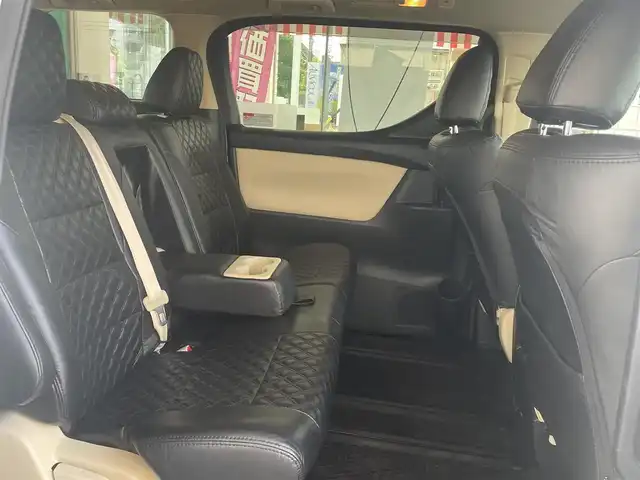 トヨタ アルファードハイブリット X 愛知県 2022(令4)年 4.6万km ホワイトパールクリスタルシャイン ワンオーナー/４WD/両側パワースライドドア/純正9型ディスプレイナビ/・Bluetooth／地デジTV／Miracast/バックカメラ/デジタルインナーミラー〈MOP〉/Toyota Safety Sense/・プリクラッシュセーフティ/・レーントレーシングアシスト/・オートマチックハイビーム/・ロードサインアシスト/・レーダークルーズコントロール（全車速追従機能付）/・先行車発進告知機能/ブラインドスポットモニター〈MOP〉/クリアランスソナー/LEDヘッドライト/社外キルティング調シートカバー/前後ドライブレコーダー（DC-DR652）/純正16インチAW〈スペアタイヤ有〉