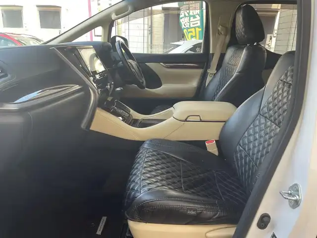 トヨタ アルファードハイブリット X 愛知県 2022(令4)年 4.6万km ホワイトパールクリスタルシャイン ワンオーナー/４WD/両側パワースライドドア/純正9型ディスプレイナビ/・Bluetooth／地デジTV／Miracast/バックカメラ/デジタルインナーミラー〈MOP〉/Toyota Safety Sense/・プリクラッシュセーフティ/・レーントレーシングアシスト/・オートマチックハイビーム/・ロードサインアシスト/・レーダークルーズコントロール（全車速追従機能付）/・先行車発進告知機能/ブラインドスポットモニター〈MOP〉/クリアランスソナー/LEDヘッドライト/社外キルティング調シートカバー/前後ドライブレコーダー（DC-DR652）/純正16インチAW〈スペアタイヤ有〉