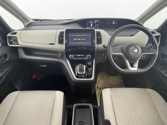 日産 セレナ e－パワー ハイウェイスター V 埼玉県 2018(平30)年 7.7万km ブリリアントホワイトパール 純正9インチナビ　MM518D-L/前方ドライブレコーダー/ETC/プロパイロット/車線逸脱警報/衝突軽減ブレーキ/ステアリングヒーター/電子パーキングシステム/オートブレーキホールド/デジタルインナーミラー/フロントフォグランプ/ウィンカーミラー/ロールサンシェード/両側パワースライドドア/純正ドアバイザー/純正フロアマット/純正15インチアルミホイール