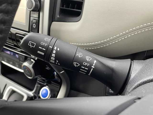 日産 セレナ e－パワー ハイウェイスター V 埼玉県 2018(平30)年 7.7万km ブリリアントホワイトパール 純正9インチナビ　MM518D-L/前方ドライブレコーダー/ETC/プロパイロット/車線逸脱警報/衝突軽減ブレーキ/ステアリングヒーター/電子パーキングシステム/オートブレーキホールド/デジタルインナーミラー/フロントフォグランプ/ウィンカーミラー/ロールサンシェード/両側パワースライドドア/純正ドアバイザー/純正フロアマット/純正15インチアルミホイール