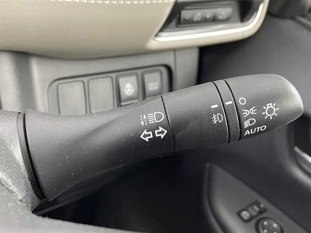 日産 セレナ e－パワー ハイウェイスター V 埼玉県 2018(平30)年 7.7万km ブリリアントホワイトパール 純正9インチナビ　MM518D-L/前方ドライブレコーダー/ETC/プロパイロット/車線逸脱警報/衝突軽減ブレーキ/ステアリングヒーター/電子パーキングシステム/オートブレーキホールド/デジタルインナーミラー/フロントフォグランプ/ウィンカーミラー/ロールサンシェード/両側パワースライドドア/純正ドアバイザー/純正フロアマット/純正15インチアルミホイール