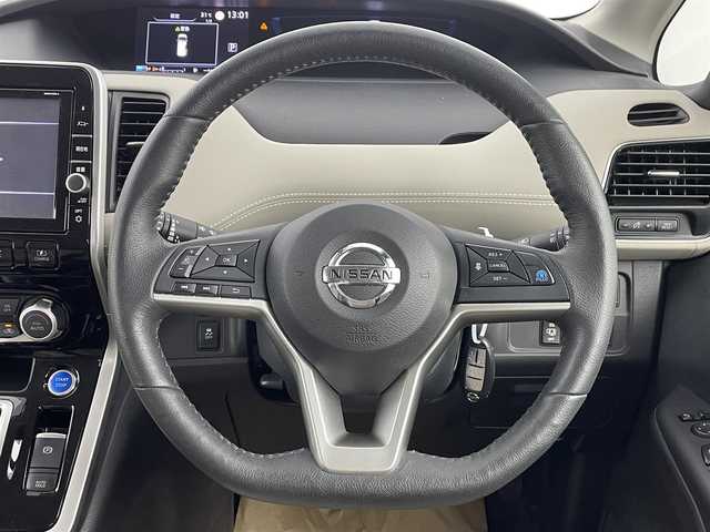 日産 セレナ e－パワー ハイウェイスター V 埼玉県 2018(平30)年 7.7万km ブリリアントホワイトパール 純正9インチナビ　MM518D-L/前方ドライブレコーダー/ETC/プロパイロット/車線逸脱警報/衝突軽減ブレーキ/ステアリングヒーター/電子パーキングシステム/オートブレーキホールド/デジタルインナーミラー/フロントフォグランプ/ウィンカーミラー/ロールサンシェード/両側パワースライドドア/純正ドアバイザー/純正フロアマット/純正15インチアルミホイール