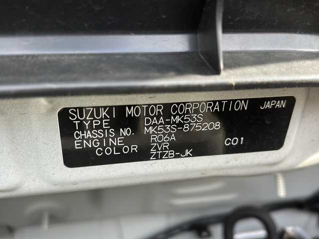 スズキ スペーシア ギア HYBRID XZターボ 宮城県 2019(令1)年 2.2万km ピュアホワイトP 禁煙車/スズキセーフティサポート/・車線逸脱抑制制御機能/・パーキングソナー/・横滑り防止装置/・ハイビームアシスト/・デュアルセンサーブレーキサポート/両側パワースライドドア/全周囲カメラ/純正8型ナビ/【地図SDカード無し】/・BT.CD.DVD.SD.USB/フルセグTV/前席シートヒーター/ビルトインETC/ドライブレコーダー(F.R)/ステアリングスイッチ/パドルシフト/革巻ステアリング/プッシュスタート/スマートキー×2/純正フロアマット/純正14インチAW/純正ドアバイザー/LEDヘッドライト/フォグランプ/ロールサンシェード/シートバックテーブル/横滑り防止機能