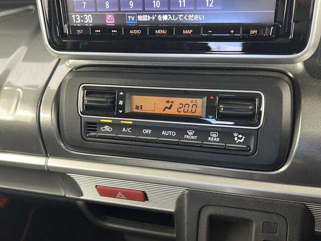 スズキ スペーシア ギア HYBRID XZターボ 宮城県 2019(令1)年 2.2万km ピュアホワイトP 禁煙車/スズキセーフティサポート/・車線逸脱抑制制御機能/・パーキングソナー/・横滑り防止装置/・ハイビームアシスト/・デュアルセンサーブレーキサポート/両側パワースライドドア/全周囲カメラ/純正8型ナビ/【地図SDカード無し】/・BT.CD.DVD.SD.USB/フルセグTV/前席シートヒーター/ビルトインETC/ドライブレコーダー(F.R)/ステアリングスイッチ/パドルシフト/革巻ステアリング/プッシュスタート/スマートキー×2/純正フロアマット/純正14インチAW/純正ドアバイザー/LEDヘッドライト/フォグランプ/ロールサンシェード/シートバックテーブル/横滑り防止機能