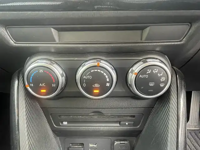 マツダ デミオ 13S 千葉県 2015(平27)年 3.8万km ダイナミックブルーマイカ 純正ディーラーナビ(AM/FM/CD/DVD/BT/フルセグ/USB)/LEDコンフォートパッケージ/スポーティパッケージ/バックカメラ/アイドリングストップ/横滑り防止機能/MT付オートマチック/ステアリングリモコン/LEDヘッドライト/電動格納ミラー/純正フロアマット/USB挿し口/シガーソケット