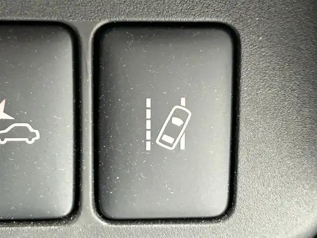日産 デイズ ハイウェイスターX 静岡県 2018(平30)年 3.2万km ホワイトパール 純正７インチナビ/（Bluetooth・CD・DVD・SDミュージックサーバー・AUX）/全方位カメラ/フルセグテレビ/ＥＴＣ/エマージェンシーブレーキ/キセノンヘッドライト/オートハイビーム/オートライト/ドライブレコーダー前方/コーナーセンサー前後/レーンキープアシスト/純正フロアマット/プッシュスタート/スマートキー/アイドリングストップ/純正１４AW