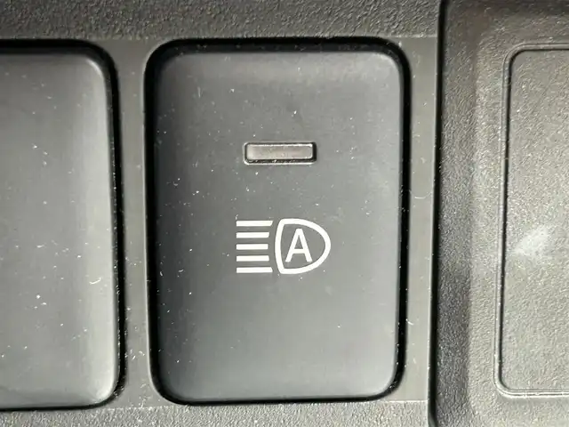 日産 デイズ ハイウェイスターX 静岡県 2018(平30)年 3.2万km ホワイトパール 純正７インチナビ/（Bluetooth・CD・DVD・SDミュージックサーバー・AUX）/全方位カメラ/フルセグテレビ/ＥＴＣ/エマージェンシーブレーキ/キセノンヘッドライト/オートハイビーム/オートライト/ドライブレコーダー前方/コーナーセンサー前後/レーンキープアシスト/純正フロアマット/プッシュスタート/スマートキー/アイドリングストップ/純正１４AW
