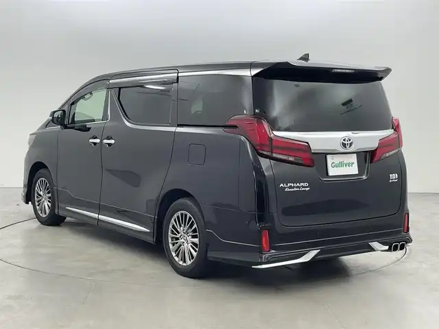 トヨタ アルファードハイブリット エグゼクティブ ラウンジ S 福岡県 2023(令5)年 1.9万km ブラック ツインムーンルーフ　/モデリスタエアロ　/１２．１インチリアエンターテインメントシステム　/純正１０．５型ＤＡナビ/フルセグTV　/全方位カメラ　/ＪＢＬプレミアムサウンド　/デジタルルームミラー　/ビルトインETC２．０　/前後ドライブレコーダー　/トヨタセーフティセンス/・コーナーセンサー/・レーダークルーズコントロール　/・衝突軽減ブレーキ/・レーンキープ/・ブラインドスポットモニター/アクセル踏み間違い防止　/パーキングアシスト　/両側電動スライドドア　/シートメモリー付きパワーシート　/シートベンチレーション/ヒーター　/ステアリングヒーター　/パワーバックドア　/３眼ＬＥＤヘッドライト　/純正１７インチアルミホイール