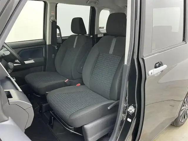 トヨタ ルーミー カスタムG－T 岡山県 2023(令5)年 1.8万km ブラックマイカメタリック 純正ナビ（NSZT-W68T）/【Bluetooth/フルセグTV/CD/DVD】/バックカメラ/両側電動スライドドア/追従型クルーズコントロール/コーナーセンサー（前/後）/衝突軽減ブレーキ/ビルトインＥＴＣ/ドライブレコーダー（前）/純正１５インチＡＷ/ＬＥＤヘッドライト/オートライト/フォグランプ/純正フロアマット/オートブレーキホールド/禁煙車/スマートキー