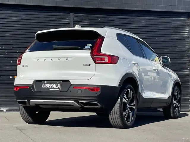 ボルボ ＸＣ４０ T4 AWD インスクリプション 三重県 2019(令1)年 4.5万km クリスタルホワイトP ワンオーナー/茶革　/ハーマンカードン　/オレフォスクリスタルシフトノブ　/全席シートヒーター　/ハンドルヒーター　/パワーシート　/電動リアゲート　/カープレイ　/純正ナビ　/全方位カメラ　/Ｂｌｕｅｔｏｏｔｈ　/純正１９インチアルミ　/ＥＴＣ　/ＬＥＤ