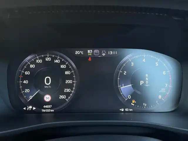 ボルボ ＸＣ４０ T4 AWD インスクリプション 三重県 2019(令1)年 4.5万km クリスタルホワイトP ワンオーナー/茶革　/ハーマンカードン　/オレフォスクリスタルシフトノブ　/全席シートヒーター　/ハンドルヒーター　/パワーシート　/電動リアゲート　/カープレイ　/純正ナビ　/全方位カメラ　/Ｂｌｕｅｔｏｏｔｈ　/純正１９インチアルミ　/ＥＴＣ　/ＬＥＤ