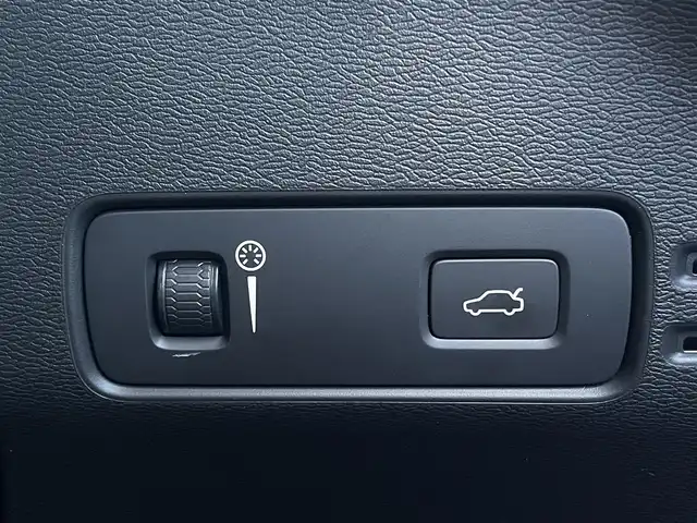 ボルボ ＸＣ４０ T4 AWD インスクリプション 三重県 2019(令1)年 4.5万km クリスタルホワイトP ワンオーナー/茶革　/ハーマンカードン　/オレフォスクリスタルシフトノブ　/全席シートヒーター　/ハンドルヒーター　/パワーシート　/電動リアゲート　/カープレイ　/純正ナビ　/全方位カメラ　/Ｂｌｕｅｔｏｏｔｈ　/純正１９インチアルミ　/ＥＴＣ　/ＬＥＤ