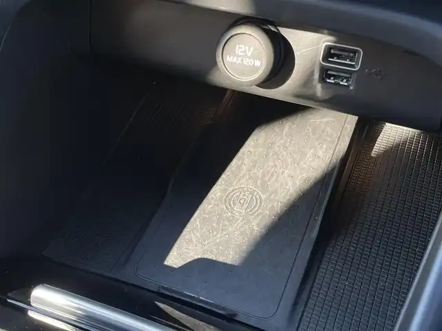 ボルボ ＸＣ４０ T4 AWD インスクリプション 三重県 2019(令1)年 4.5万km クリスタルホワイトP ワンオーナー/茶革　/ハーマンカードン　/オレフォスクリスタルシフトノブ　/全席シートヒーター　/ハンドルヒーター　/パワーシート　/電動リアゲート　/カープレイ　/純正ナビ　/全方位カメラ　/Ｂｌｕｅｔｏｏｔｈ　/純正１９インチアルミ　/ＥＴＣ　/ＬＥＤ