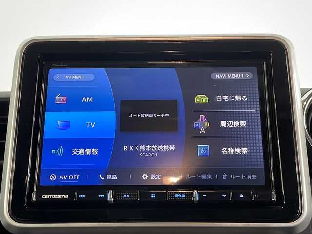 スズキ スペーシア カスタム HYBRID XS 佐賀県 2021(令3)年 0.4万km ピュアホワイトP 社外８型ナビ/ＡＭ／ＦＭ／ＣＤ／ＤＶＤ／ＳＤ／ＢＴ／フルセグＴＶ/全方位カメラ/衝突軽減ブレーキ/車線逸脱警報/コーナーセンサー/アダプティブクルーズコントロール/ステアリングリモコン/D席シートヒーター/ヘッドアップディスプレイ/革巻きステアリング/ステアリングリモコン/アイドリングストップ/USB充電ソケット/LEDヘッドライト/オートライト/フォグランプ/スマートキー/プッシュスタート/フロアマット/ドアバイザー/純正15インチアルミホイール