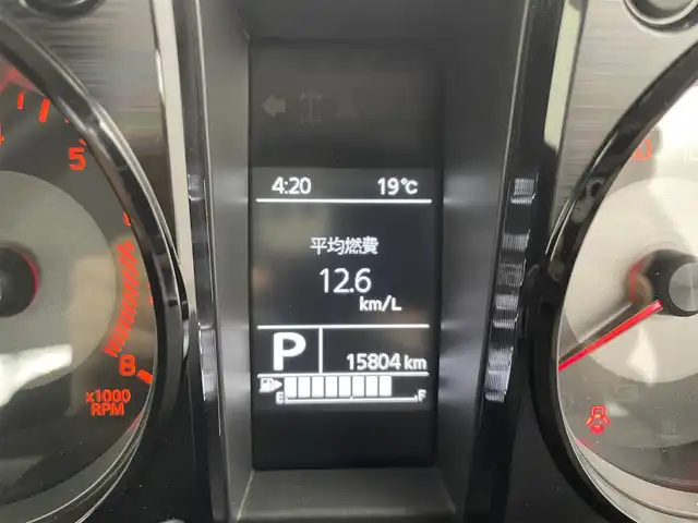 スズキ ジムニー シエラ JC 富山県 2022(令4)年 1.6万km ミディアムグレー ワンオーナー/4WD/8インチ純正ナビ（AM/FM/CD/DVD/USB/BT）/フルセグTV/バックカメラ/デュアルセンサーブレーキサポート/レーンキープアシスト/クルーズコントロール/オートマチックハイビーム/LEDヘッドライト/社外LEDフォグランプ/ダウンヒルアシスト/センターデフロック/フロントマットブラックグリル/純正グリル積込/社外16インチAW/ホワイトレタータイヤ/黒塗り鉄チン付きスタッドレスタイヤ積込（8部山）/純正AW4本積込/前席シートヒーター/OPエアコン口（純正有）/スマートキー×２/プッシュスタート/ドアミラーヒーター/ヘッドライトウォッシャー/取扱説明書/保証書