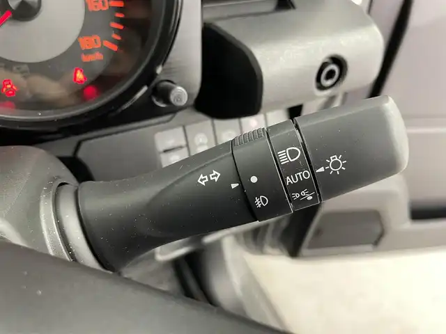 スズキ ジムニー シエラ JC 富山県 2022(令4)年 1.6万km ミディアムグレー ワンオーナー/4WD/8インチ純正ナビ（AM/FM/CD/DVD/USB/BT）/フルセグTV/バックカメラ/デュアルセンサーブレーキサポート/レーンキープアシスト/クルーズコントロール/オートマチックハイビーム/LEDヘッドライト/社外LEDフォグランプ/ダウンヒルアシスト/センターデフロック/フロントマットブラックグリル/純正グリル積込/社外16インチAW/ホワイトレタータイヤ/黒塗り鉄チン付きスタッドレスタイヤ積込（8部山）/純正AW4本積込/前席シートヒーター/OPエアコン口（純正有）/スマートキー×２/プッシュスタート/ドアミラーヒーター/ヘッドライトウォッシャー/取扱説明書/保証書
