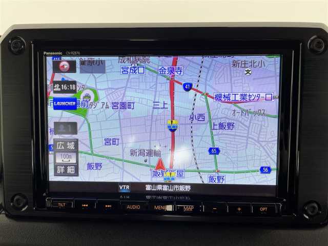 スズキ ジムニー シエラ JC 富山県 2022(令4)年 1.6万km ミディアムグレー ワンオーナー/4WD/8インチ純正ナビ（AM/FM/CD/DVD/USB/BT）/フルセグTV/バックカメラ/デュアルセンサーブレーキサポート/レーンキープアシスト/クルーズコントロール/オートマチックハイビーム/LEDヘッドライト/社外LEDフォグランプ/ダウンヒルアシスト/センターデフロック/フロントマットブラックグリル/純正グリル積込/社外16インチAW/ホワイトレタータイヤ/黒塗り鉄チン付きスタッドレスタイヤ積込（8部山）/純正AW4本積込/前席シートヒーター/OPエアコン口（純正有）/スマートキー×２/プッシュスタート/ドアミラーヒーター/ヘッドライトウォッシャー/取扱説明書/保証書