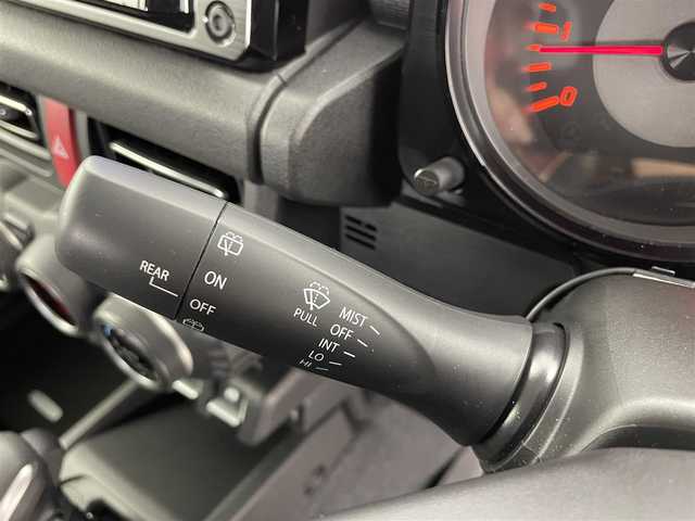 スズキ ジムニー シエラ JC 富山県 2022(令4)年 1.6万km ミディアムグレー ワンオーナー/4WD/8インチ純正ナビ（AM/FM/CD/DVD/USB/BT）/フルセグTV/バックカメラ/デュアルセンサーブレーキサポート/レーンキープアシスト/クルーズコントロール/オートマチックハイビーム/LEDヘッドライト/社外LEDフォグランプ/ダウンヒルアシスト/センターデフロック/フロントマットブラックグリル/純正グリル積込/社外16インチAW/ホワイトレタータイヤ/黒塗り鉄チン付きスタッドレスタイヤ積込（8部山）/純正AW4本積込/前席シートヒーター/OPエアコン口（純正有）/スマートキー×２/プッシュスタート/ドアミラーヒーター/ヘッドライトウォッシャー/取扱説明書/保証書