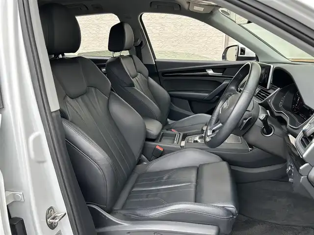 アウディ Ｑ５ 40TDIクワトロ スポーツ 大阪府 2020(令2)年 3.8万km グレイシアホワイトメタリック 純正８インチナビ（ＢＴ／ＣＤ／ＤＶＤ）/全方位モニター/クルーズコントロール/パドルシフト/前後コーナーセンサー/本革レザーシート/前席パワーシート/前席シートヒーター/ルーフレール/純正１８インチＡＷ/ドライブレコーダー/ＥＴＣ２．０/スマートキー/プッシュスタート/保証書/取扱説明書/スペアキー　あり