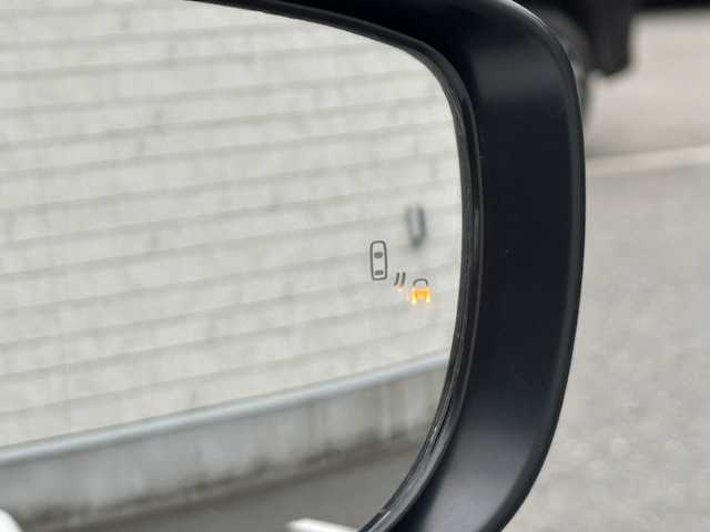スズキ スイフト HYBRID MG 大阪府 2022(令4)年 2.8万km ピュアホワイトP ナビ　/Ｂｌｕｅｔｏｏｔｈ　/バックカメラ　/レーダークルーズコントロール　/ＥＴＣ　/アイドリングストップ　/シートヒーター　/ブライドスポットモニター　/フロアーマット　/サイドバイザー　/スマートキー