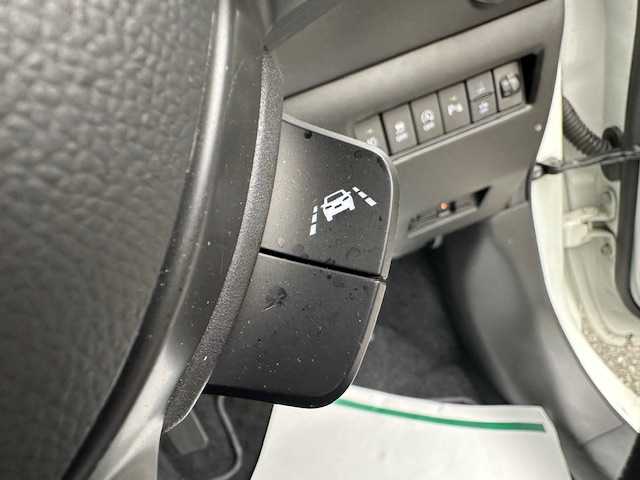 スズキ スイフト HYBRID MG 大阪府 2022(令4)年 2.8万km ピュアホワイトP ナビ　/Ｂｌｕｅｔｏｏｔｈ　/バックカメラ　/レーダークルーズコントロール　/ＥＴＣ　/アイドリングストップ　/シートヒーター　/ブライドスポットモニター　/フロアーマット　/サイドバイザー　/スマートキー