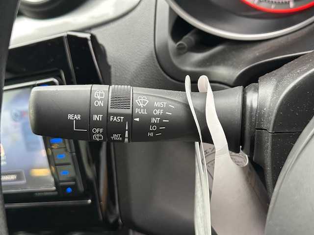スズキ スイフト HYBRID MG 大阪府 2022(令4)年 2.8万km ピュアホワイトP ナビ　/Ｂｌｕｅｔｏｏｔｈ　/バックカメラ　/レーダークルーズコントロール　/ＥＴＣ　/アイドリングストップ　/シートヒーター　/ブライドスポットモニター　/フロアーマット　/サイドバイザー　/スマートキー