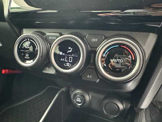 スズキ スイフト HYBRID MG 大阪府 2022(令4)年 2.8万km ピュアホワイトP ナビ　/Ｂｌｕｅｔｏｏｔｈ　/バックカメラ　/レーダークルーズコントロール　/ＥＴＣ　/アイドリングストップ　/シートヒーター　/ブライドスポットモニター　/フロアーマット　/サイドバイザー　/スマートキー