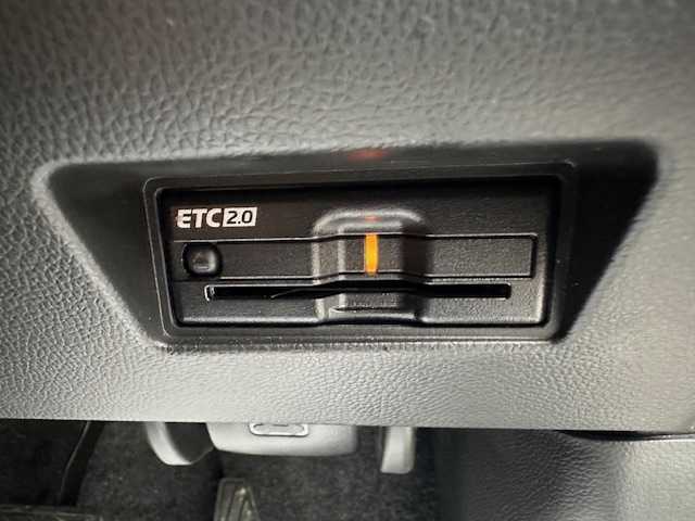 スズキ スイフト HYBRID MG 大阪府 2022(令4)年 2.8万km ピュアホワイトP ナビ　/Ｂｌｕｅｔｏｏｔｈ　/バックカメラ　/レーダークルーズコントロール　/ＥＴＣ　/アイドリングストップ　/シートヒーター　/ブライドスポットモニター　/フロアーマット　/サイドバイザー　/スマートキー