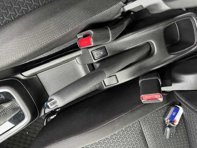 スズキ スイフト HYBRID MG 大阪府 2022(令4)年 2.8万km ピュアホワイトP ナビ　/Ｂｌｕｅｔｏｏｔｈ　/バックカメラ　/レーダークルーズコントロール　/ＥＴＣ　/アイドリングストップ　/シートヒーター　/ブライドスポットモニター　/フロアーマット　/サイドバイザー　/スマートキー