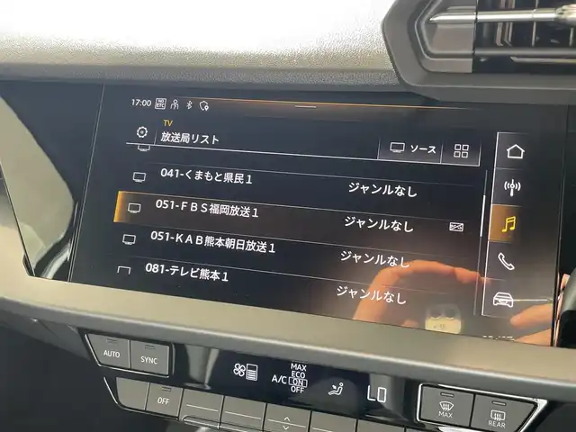 アウディ アウディ Ａ３ セダン 30TFSI アドバンスド 熊本県 2025(令7)年 0.1万km 緑 ・スマートキー/・プッシュスタート/・デジタルライトシグネチャ/・パーキングエイド/・リアクロストラフィックアラート/・接近警告/・Audiプレセンス/・サイドアシスト/・降車警告/・わき見運転警告/・純正ディスプレイオーディオ/　【Bluetooth・USB】/・ワイヤレス充電/・バーチャルコクピット/・LEDヘッドランプ/・純正マット/・保証書/取説