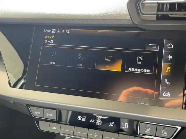 アウディ アウディ Ａ３ セダン 30TFSI アドバンスド 熊本県 2025(令7)年 0.1万km 緑 ・スマートキー/・プッシュスタート/・デジタルライトシグネチャ/・パーキングエイド/・リアクロストラフィックアラート/・接近警告/・Audiプレセンス/・サイドアシスト/・降車警告/・わき見運転警告/・純正ディスプレイオーディオ/　【Bluetooth・USB】/・ワイヤレス充電/・バーチャルコクピット/・LEDヘッドランプ/・純正マット/・保証書/取説
