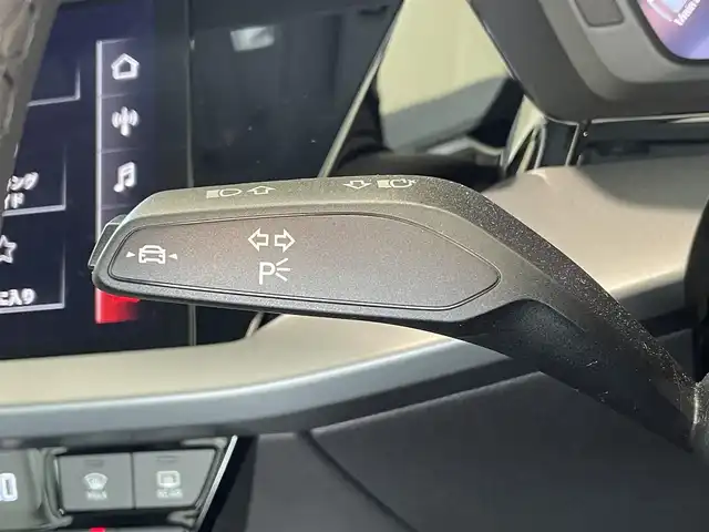 アウディ アウディ Ａ３ セダン 30TFSI アドバンスド 熊本県 2025(令7)年 0.1万km 緑 ・スマートキー/・プッシュスタート/・デジタルライトシグネチャ/・パーキングエイド/・リアクロストラフィックアラート/・接近警告/・Audiプレセンス/・サイドアシスト/・降車警告/・わき見運転警告/・純正ディスプレイオーディオ/　【Bluetooth・USB】/・ワイヤレス充電/・バーチャルコクピット/・LEDヘッドランプ/・純正マット/・保証書/取説