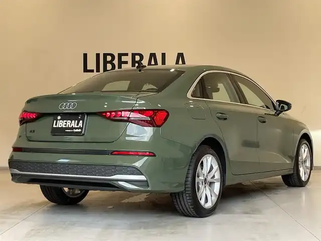 アウディ アウディ Ａ３ セダン 30TFSI アドバンスド 熊本県 2025(令7)年 0.1万km 緑 ・スマートキー/・プッシュスタート/・デジタルライトシグネチャ/・パーキングエイド/・リアクロストラフィックアラート/・接近警告/・Audiプレセンス/・サイドアシスト/・降車警告/・わき見運転警告/・純正ディスプレイオーディオ/　【Bluetooth・USB】/・ワイヤレス充電/・バーチャルコクピット/・LEDヘッドランプ/・純正マット/・保証書/取説