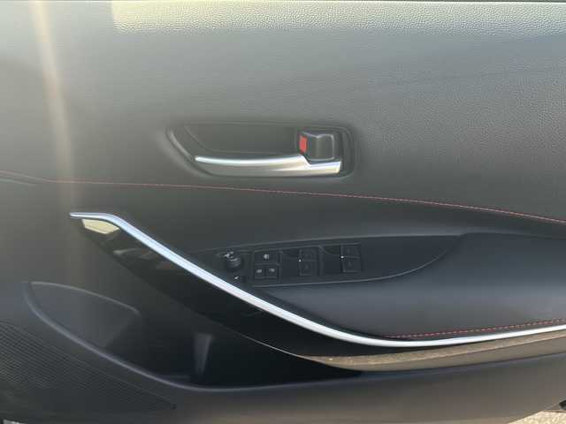 トヨタ カローラ スポーツ ハイブリッドG Z 愛知県 2025(令7)年 0.4万km アティチュードブラックマイカ /禁煙車/ワンオーナー//純正ナビ/フルセグTV//バックカメラ//ビルトインETC2.0//セーフティセンス//プリクラッシュセーフティ//LDA/RSA/RCTA//オートハイビーム//レーダークルーズコントロール//ブラインドスポットモニター//パーキングサボートブレーキ//ステアリングスイッチ//LEDオートライト//フォグランプ//ハーフレザーシート//前席シートヒーター//電子パーキング//ブレーキホールド//ドライブモード/EVモード//スマートキー//プッシュスタート//純正１９インチアルミ//電動格納ミラーウインカー//ドアバイザー/フロアマット//新車保証書/取扱説明書//スペアキー